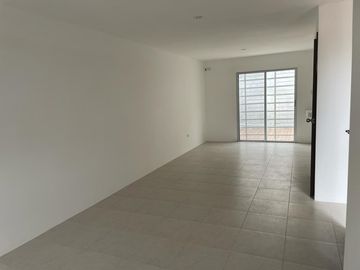 VENTA DE CASA DE DOS PISOS EN URBANIZACION BELLA VITA 2 (LM)