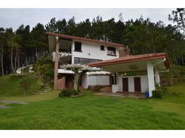 CASA DE CAMPO EN ALTOS DEL MARIA 2378.67M2