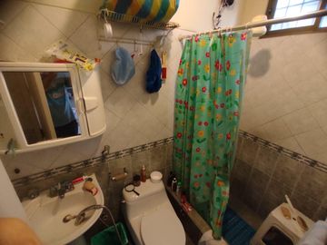 OPORTUNIDAD CASA RENTERA DE 2 DEPARTAMENTOS