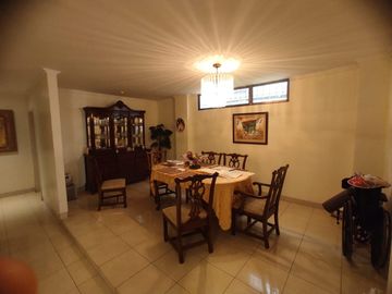 OPORTUNIDAD CASA RENTERA DE 2 DEPARTAMENTOS