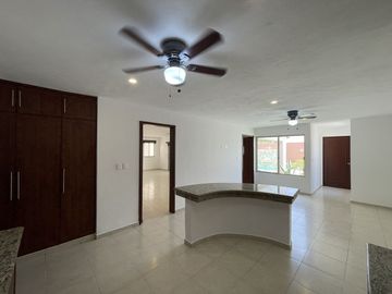 Casa remodelada en venta en Montebello
