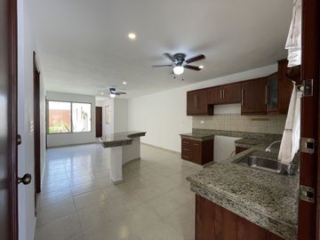 Casa remodelada en venta en Montebello