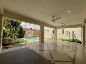Casa remodelada en venta en Montebello