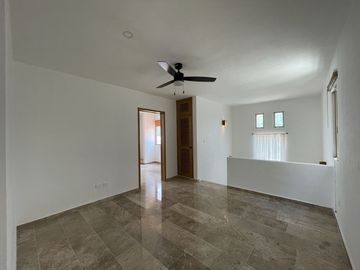 Casa remodelada en venta en Montebello