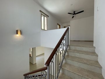 Casa remodelada en venta en Montebello