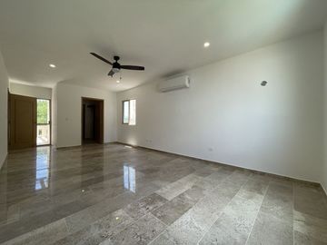 Casa remodelada en venta en Montebello