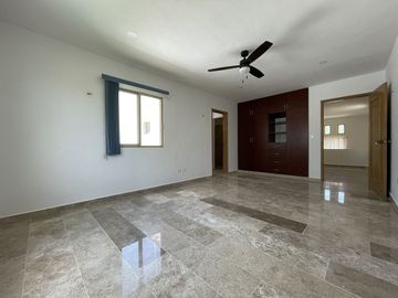 Casa remodelada en venta en Montebello