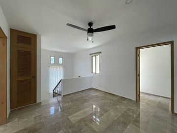 Casa remodelada en venta en Montebello