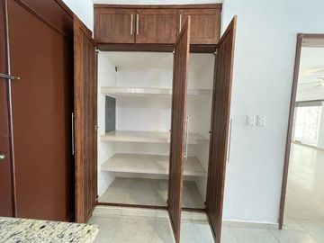 Casa remodelada en venta en Montebello