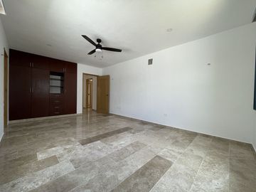 Casa remodelada en venta en Montebello