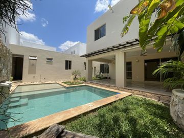 Casa remodelada en venta en Montebello