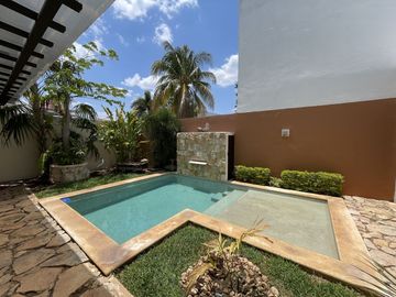 Casa remodelada en venta en Montebello