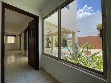 Casa remodelada en venta en Montebello