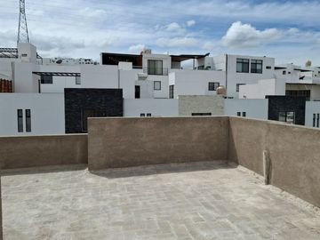 Estrena Casa en Punta Esmeralda, 4ta Recamara en PB, 3 Baños Completos, Roof !