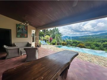 Se Vende Casa con impresionantes Vistas en Altos del Maria