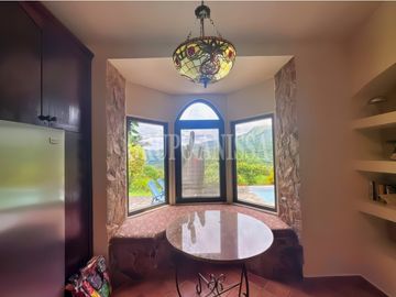 Se Vende Casa con impresionantes Vistas en Altos del Maria