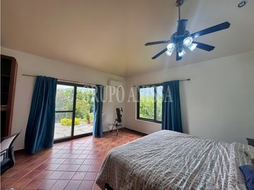 Se Vende Casa con impresionantes Vistas en Altos del Maria
