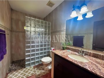 Se Vende Casa con impresionantes Vistas en Altos del Maria