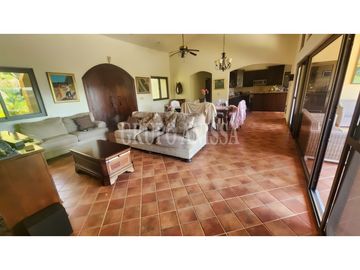 Se Vende Casa con impresionantes Vistas en Altos del Maria
