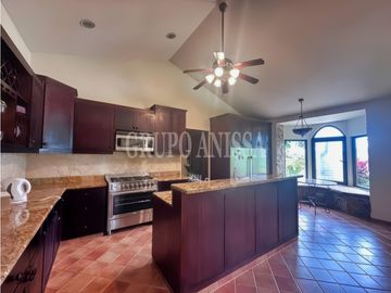 Se Vende Casa con impresionantes Vistas en Altos del Maria