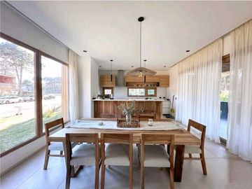 BARRIO PIONEROS PINAMAR- CASA DE CATEGORIA