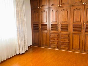 Venta departamento 3 dormitorios, Urb. Las Bromelias, sector Monteserrin.