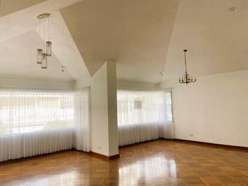 Venta departamento 3 dormitorios, Urb. Las Bromelias, sector Monteserrin.