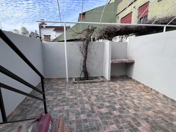 Departamento Tipo Casa en venta en Lanus Este