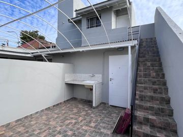 Departamento Tipo Casa en venta en Lanus Este