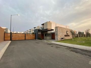 Departamentos en venta en Manahal dentro de Carlota Hacienda Vanegas