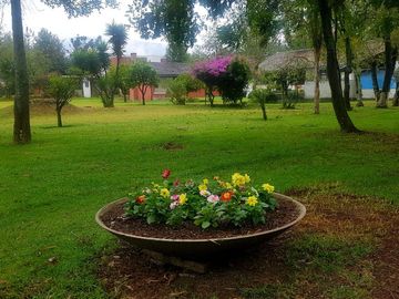 Amplia Quinta en Venta de 2 hectáreas, con seguridad y áreas comunales, sector la Armenia, Quito