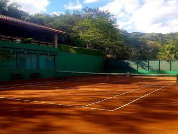 Amplia Quinta en Venta de 2 hectáreas, con seguridad y áreas comunales, sector la Armenia, Quito