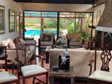 Amplia Quinta en Venta de 2 hectáreas, con seguridad y áreas comunales, sector la Armenia, Quito