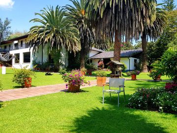 Amplia Quinta en Venta de 2 hectáreas, con seguridad y áreas comunales, sector la Armenia, Quito