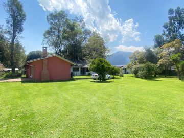 Amplia Quinta en Venta de 2 hectáreas, con seguridad y áreas comunales, sector la Armenia, Quito