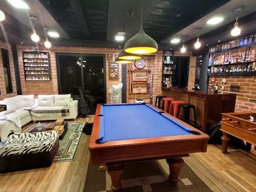 Casa exclusiva en venta con 4 dormitorios, dentro de urbanización privada Valle de los Chillos