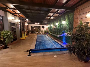 Casa exclusiva en venta con 4 dormitorios, dentro de urbanización privada Valle de los Chillos