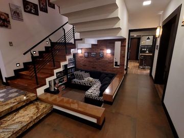 Casa exclusiva en venta con 4 dormitorios, dentro de urbanización privada Valle de los Chillos