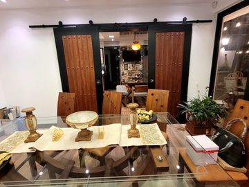 Casa exclusiva en venta con 4 dormitorios, dentro de urbanización privada Valle de los Chillos