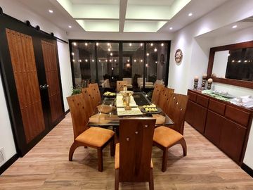 Casa exclusiva en venta con 4 dormitorios, dentro de urbanización privada Valle de los Chillos