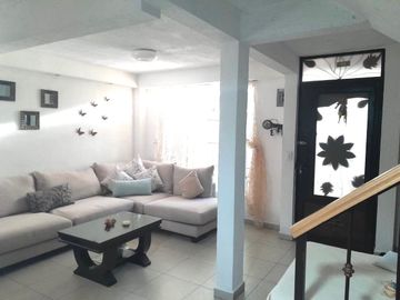 CASA EN VENTA, COL. MODERNA, EXCELENTE MANTENIMIENTO.