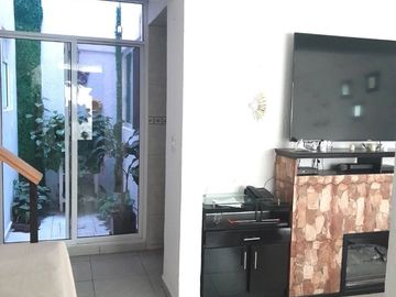 CASA EN VENTA, COL. MODERNA, EXCELENTE MANTENIMIENTO.