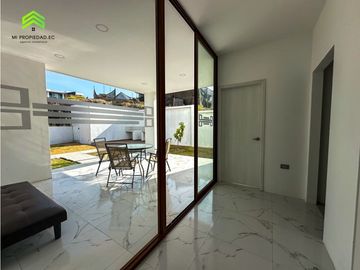CASA EN VENTA EN EXCLUSIVA URBANIZACIÓN MARINA BLUE, MANTA
