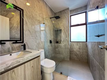 CASA EN VENTA EN EXCLUSIVA URBANIZACIÓN MARINA BLUE, MANTA