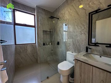 CASA EN VENTA EN EXCLUSIVA URBANIZACIÓN MARINA BLUE, MANTA