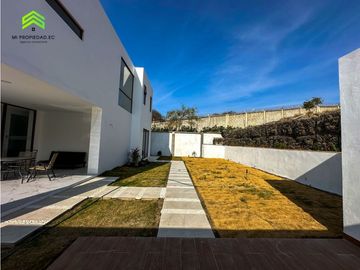 CASA EN VENTA EN EXCLUSIVA URBANIZACIÓN MARINA BLUE, MANTA