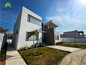 CASA EN VENTA EN EXCLUSIVA URBANIZACIÓN MARINA BLUE, MANTA
