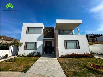 CASA EN VENTA EN EXCLUSIVA URBANIZACIÓN MARINA BLUE, MANTA
