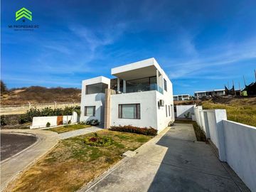 CASA EN VENTA EN EXCLUSIVA URBANIZACIÓN MARINA BLUE, MANTA