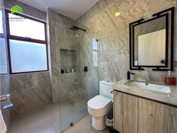 CASA EN VENTA EN EXCLUSIVA URBANIZACIÓN MARINA BLUE, MANTA